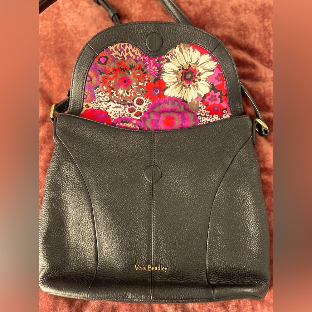 Vera Bradley black pebble purse. Like new, gold hardware, gorgeous floral inside
